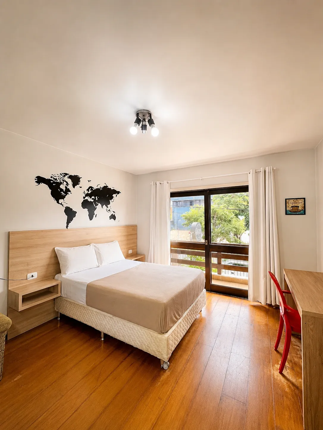 Quarto do espaço coliving com camas individuais - Foto 2